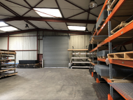 A LOUER - MACON SUD - Local industriel et de stockage.
